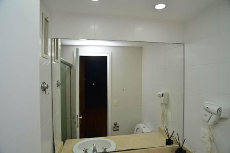 Apartamento para alugar com 100m², 2 quartos e 1 vaga Apartamento para alugar com 100m², 2 quartos e 1 vagaBanheiro Suíte