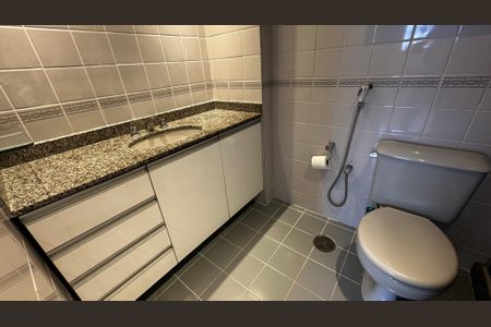 Apartamento para alugar com 74m², 2 quartos e 2 vagasBanheiro quarto 2