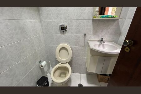 Casa à venda com 230m², 3 quartos e 2 vagasLavabo