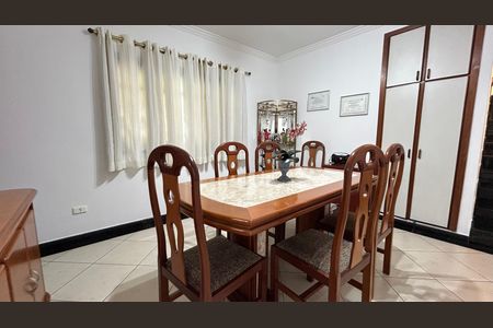 Casa à venda com 230m², 3 quartos e 2 vagasCopa