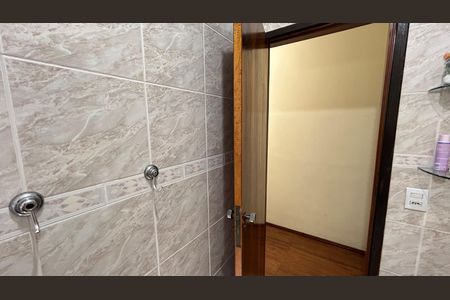 Casa à venda com 230m², 3 quartos e 2 vagasBanheiro 1