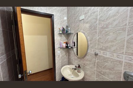 Casa à venda com 230m², 3 quartos e 2 vagasBanheiro 1