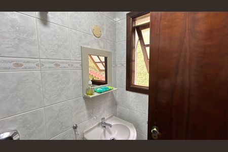 Casa à venda com 230m², 3 quartos e 2 vagasLavabo