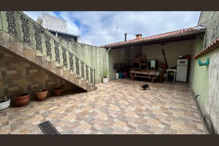 Casa à venda com 230m², 3 quartos e 2 vagasQuintal
