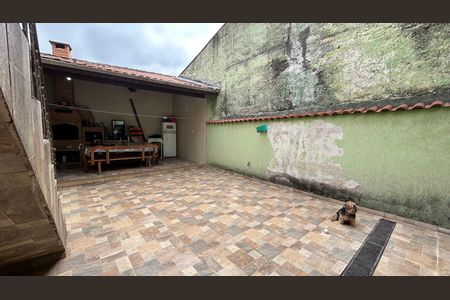 Casa à venda com 230m², 3 quartos e 2 vagasQuintal