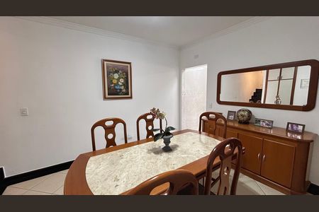 Casa à venda com 230m², 3 quartos e 2 vagasCopa