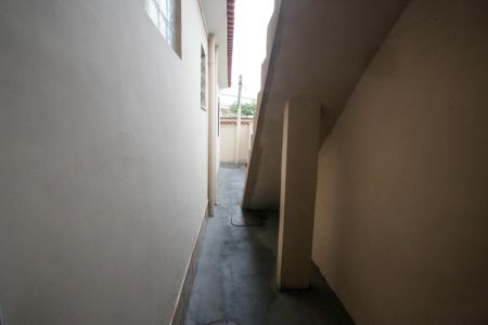 Casa à venda com 130m², 3 quartos e 2 vagasCorredor lateral 2