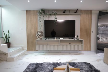 Casa à venda com 270m², 4 quartos e 2 vagas Casa à venda com 270m², 4 quartos e 2 vagasSala