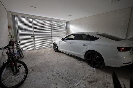 Casa à venda com 270m², 4 quartos e 2 vagas Casa à venda com 270m², 4 quartos e 2 vagasGaragem