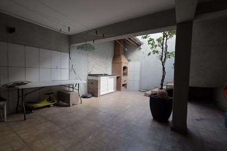 Casa à venda com 270m², 4 quartos e 2 vagas Casa à venda com 270m², 4 quartos e 2 vagasQuintal e Churrasqueira