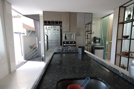 Casa à venda com 270m², 4 quartos e 2 vagas Casa à venda com 270m², 4 quartos e 2 vagasCozinha