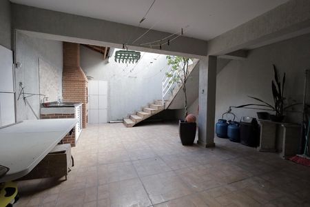 Casa à venda com 270m², 4 quartos e 2 vagas Casa à venda com 270m², 4 quartos e 2 vagasQuintal e Churrasqueira