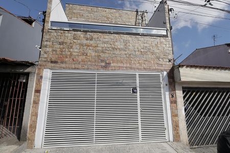 Casa à venda com 270m², 4 quartos e 2 vagas Casa à venda com 270m², 4 quartos e 2 vagasFachada