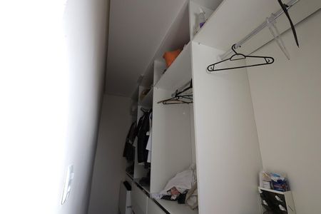 Casa à venda com 270m², 4 quartos e 2 vagas Casa à venda com 270m², 4 quartos e 2 vagasCloset