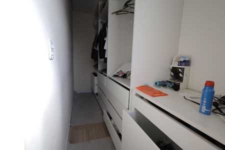 Casa à venda com 270m², 4 quartos e 2 vagas Casa à venda com 270m², 4 quartos e 2 vagasCloset