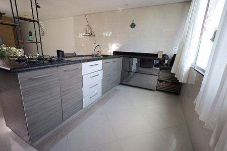 Casa à venda com 270m², 4 quartos e 2 vagas Casa à venda com 270m², 4 quartos e 2 vagasCozinha