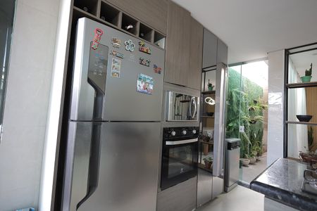 Casa à venda com 270m², 4 quartos e 2 vagas Casa à venda com 270m², 4 quartos e 2 vagasCozinha