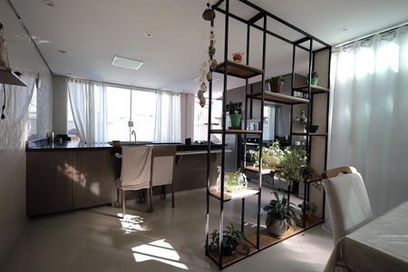 Casa à venda com 270m², 4 quartos e 2 vagas Casa à venda com 270m², 4 quartos e 2 vagasSala de Jantar