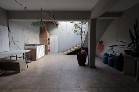 Casa à venda com 270m², 4 quartos e 2 vagas Casa à venda com 270m², 4 quartos e 2 vagasQuintal e Churrasqueira