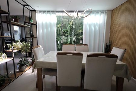 Casa à venda com 270m², 4 quartos e 2 vagas Casa à venda com 270m², 4 quartos e 2 vagasSala de Jantar
