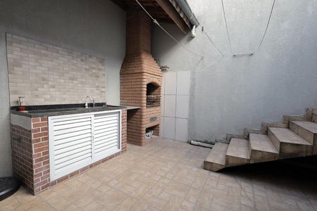 Casa à venda com 270m², 4 quartos e 2 vagas Casa à venda com 270m², 4 quartos e 2 vagasQuintal e Churrasqueira