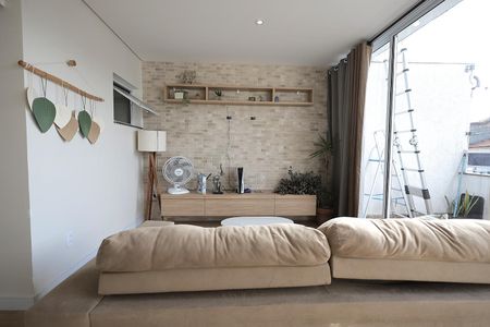 Casa à venda com 270m², 4 quartos e 2 vagas Casa à venda com 270m², 4 quartos e 2 vagasSala de TV
