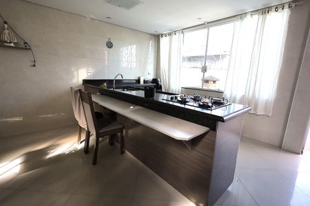 Casa à venda com 270m², 4 quartos e 2 vagas Casa à venda com 270m², 4 quartos e 2 vagasCozinha