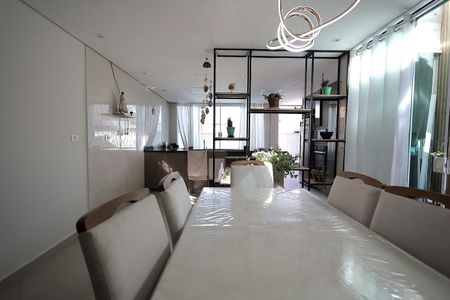 Casa à venda com 270m², 4 quartos e 2 vagas Casa à venda com 270m², 4 quartos e 2 vagasSala de Jantar