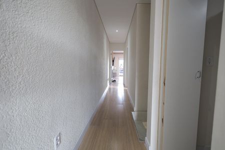Casa à venda com 270m², 4 quartos e 2 vagas Casa à venda com 270m², 4 quartos e 2 vagasCorredor