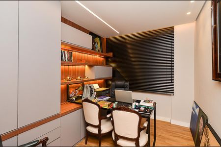 Apartamento à venda com 135m², 3 quartos e 2 vagas Apartamento à venda com 135m², 3 quartos e 2 vagasQuarto 2