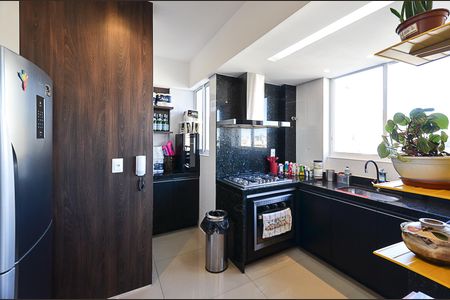Apartamento à venda com 135m², 3 quartos e 2 vagas Apartamento à venda com 135m², 3 quartos e 2 vagasCozinha