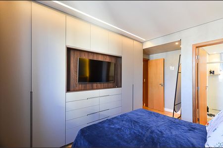 Apartamento à venda com 135m², 3 quartos e 2 vagas Apartamento à venda com 135m², 3 quartos e 2 vagasSuíte