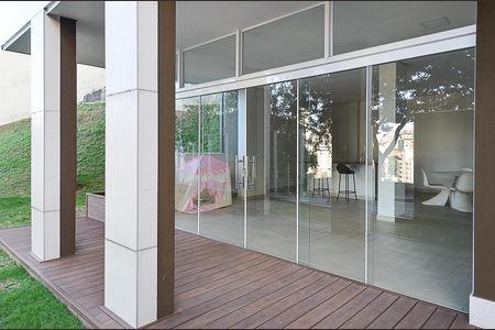 Apartamento à venda com 135m², 3 quartos e 2 vagas Apartamento à venda com 135m², 3 quartos e 2 vagasÁrea comum - Salão de festas