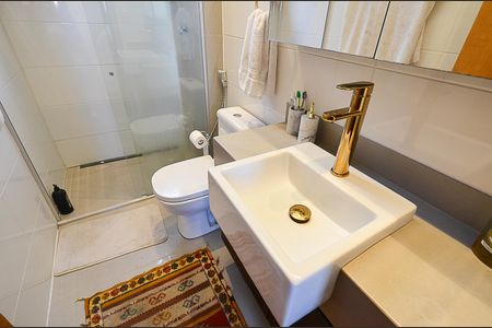 Apartamento à venda com 135m², 3 quartos e 2 vagas Apartamento à venda com 135m², 3 quartos e 2 vagasBanheiro Suíte