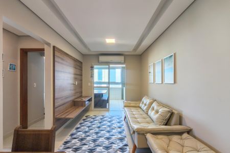 Sala de apartamento para alugar com 3 quartos, 83m² em Nova Mirim, Praia Grande