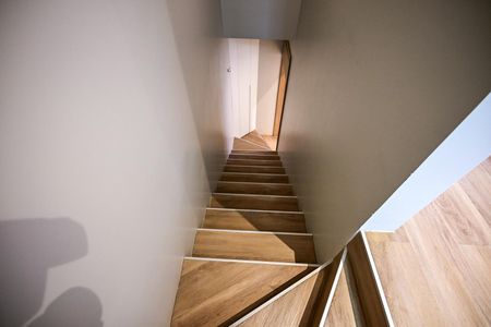 Escada de casa de condomínio para alugar com 2 quartos, 107m² em Real Parque, São Paulo