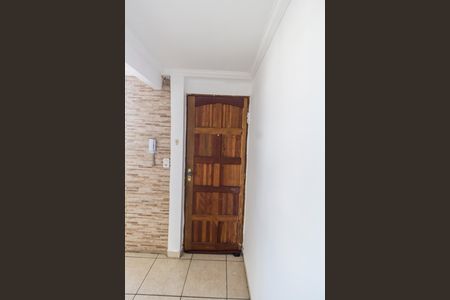 Entrada de apartamento para alugar com 2 quartos, 50m² em Conjunto Habitacional Presidente Castelo Branco, Carapicuíba