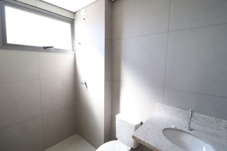 Apartamento para alugar com 77m², 2 quartos e 2 vagasBanheiro do Quarto 1
