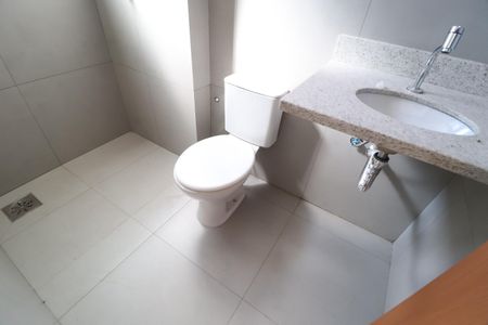 Apartamento para alugar com 77m², 2 quartos e 2 vagasBanheiro do Quarto 1