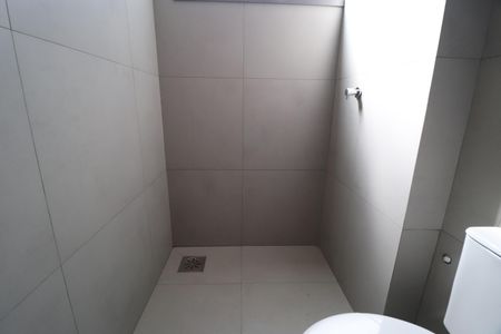 Apartamento para alugar com 77m², 2 quartos e 2 vagasBanheiro do Quarto 1
