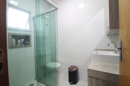 Banheiro comum de casa de condomínio à venda com 3 quartos, 70m² em Vila Campo Grande, São Paulo