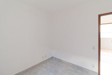 Quarto de apartamento para alugar com 1 quarto, 35m² em Jardim Sao Pedro, Carapicuíba