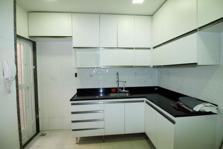 Cozinha de casa à venda com 2 quartos, 78m² em Irajá, Rio de Janeiro
