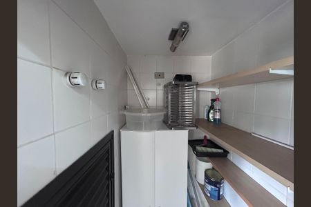 Apartamento para alugar com 77m², 2 quartos e 2 vagasBanheiro desativado 