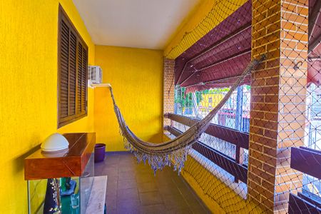 Casa à venda com 309m², 5 quartos e 2 vagas Casa à venda com 309m², 5 quartos e 2 vagasVaranda