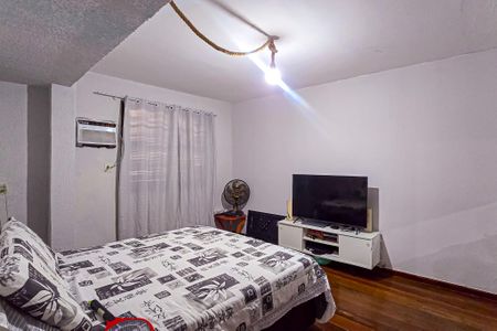 Casa à venda com 309m², 5 quartos e 2 vagas Casa à venda com 309m², 5 quartos e 2 vagasQuarto