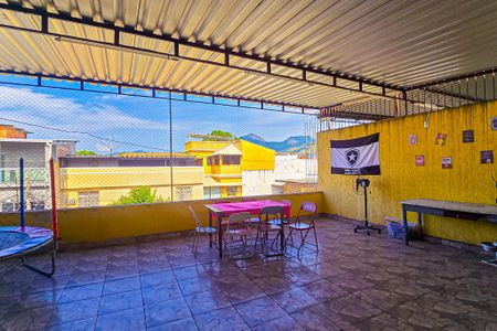 Casa à venda com 309m², 5 quartos e 2 vagas Casa à venda com 309m², 5 quartos e 2 vagasTerraço