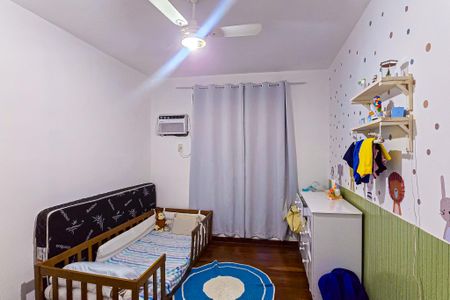 Casa à venda com 309m², 5 quartos e 2 vagas Casa à venda com 309m², 5 quartos e 2 vagasQuarto