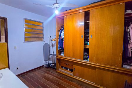 Casa à venda com 309m², 5 quartos e 2 vagas Casa à venda com 309m², 5 quartos e 2 vagasQuarto
