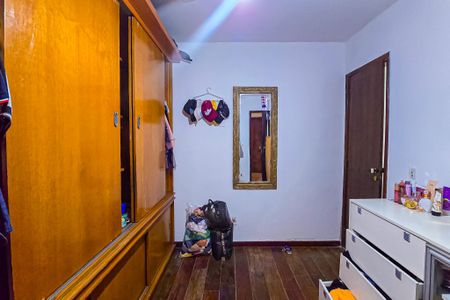 Casa à venda com 309m², 5 quartos e 2 vagas Casa à venda com 309m², 5 quartos e 2 vagasQuarto